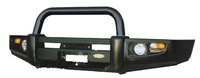 Силовой передний бампер с центральной черной дугой на ISUZU D-MAX 2003-05