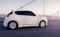 Накладки на пороги на Nissan Juke F15