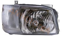 Фары Toyota Hiace 2005 хрусталь