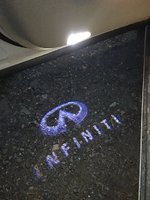 Подсветка в двери Infiniti