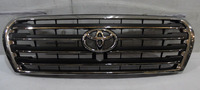 Решетка радиатора Toyota Land Cruiser 200 07-12 (хром оконтовка)