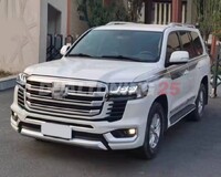 Бампер Toyota Land Cruiser 200 2016+ стиль LC300