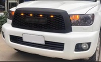 Решетка радиатора тюнинг с огнями Toyota Sequoia 2010-2018