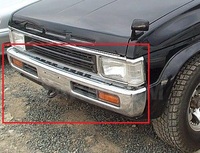 Передний бампер (хром) Nissan Terrano 21 92-95