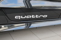 Наклейки quattro (белая)