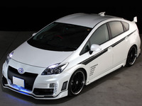 Пороги Tommy Kaira на Toyota Prius 30 