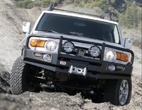 Силовой передний бампер на Toyota FJ Cruiser 2007-2013