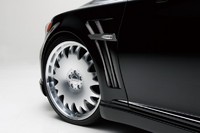 Крылья «Wald» на Lexus LS460